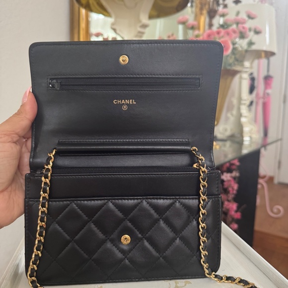 Chanel wallet on a chain - Picture 3 of 16